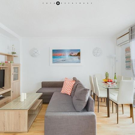 Apartment With Pool & Balcony Less Than 10Min Walk To La Mata Beach! Torrevieja Exterior photo