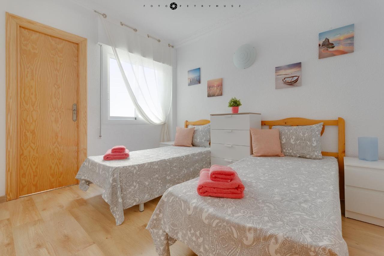 Apartment With Pool & Balcony Less Than 10Min Walk To La Mata Beach! Torrevieja Exterior photo